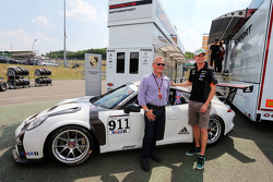 Johnny Herbert, Sky Sports F1, et sa Porsche Supercup, avec Nico Hulkenberg, Sahara Force India F1
