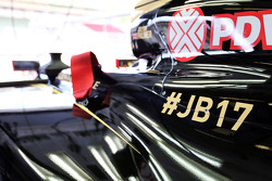 De Lotus F1 E23 met eerbetoon aan Jules Bianchi