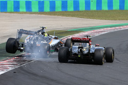 Sergio Perez, Sahara Force India et Pastor Maldonado, Lotus F1 Team