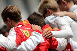 Pilotos durante el minuto de silencio para Jules Bianchi, Sebastian Vettel, Scuderia Ferrari