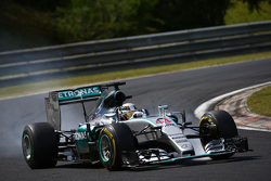 Lewis Hamilton, Mercedes AMG F1 W06 bloque une roue au freinage