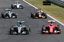 Нико Росберг, Mercedes AMG F1 Team и Кими Райкконен, Scuderia Ferrari