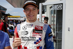 Победитель гонки Джейк Деннис, Prema Powerteam Dallara Mercedes-Benz