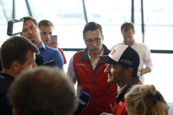 Timo Scheider, Audi Sport Team Phoenix Audi RS 5 DTM, hablar con los medios de comunicación después