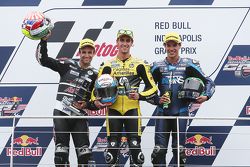 Podium : le vainqueur Alex Rins, le deuxième Johann Zarco, et le troisième Franco Morbidelli