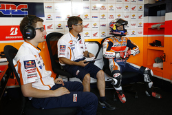 Dani Pedrosa, Repsol Honda Team, et Ramon Aurin, son ingénieur