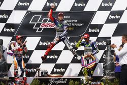 Podium : Jorge Lorenzo, Yamaha Factory Racing, le deuxième, Marc Marquez, Repsol Honda Team et le troisième, Valentino Rossi, Yamaha Factory Racing
