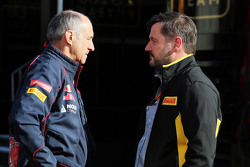 (Da sinistra a destra): Franz Tost, Scuderia Toro Rosso Team Principal con Paul Hembery, Direttore P