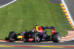 Искры из-под машины Даниила Квята, Red Bull Racing RB11