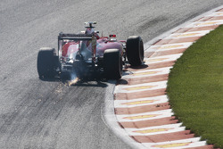 Kimi Raikkonen, Ferrari SF15-T envoie des étincelles