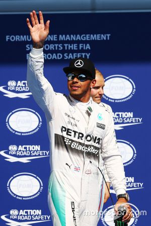 Lewis Hamilton, Mercedes AMG F1celebra su pole en el parc ferme