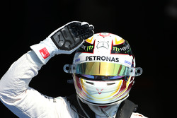 Lewis Hamilton, Mercedes AMG F1 festeggia la pole nel parco chiuso