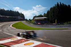 Pastor Maldonado, Lotus F1 E23 envoie des étincelles