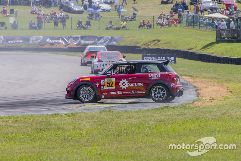 Spin for #52 Mini John Cooper Works Team Mini JCW: Wei Lu, Glenn Nixon