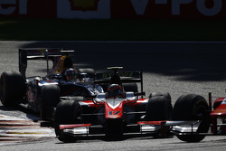 Daniel de Jong, MP Motorsport devant Pierre Gasly, DAMS