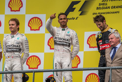 Podium : Nico Rosberg, Mercedes AMG F1, deuxième; Lewis Hamilton, Mercedes AMG F1, vainqueur; Romain Grosjean, Lotus F1 Team, troisième