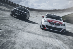 Une Peugeot 308 et la 308 GTi by Peugeot Sport