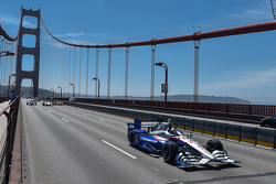 Marco Andretti conduce el coche de Justin Wilson