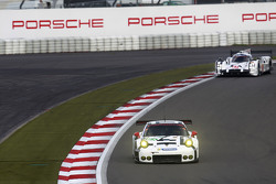 #91 Porsche Team Manthey Porsche 911 RSR : Richard Lietz, Michael Christensen