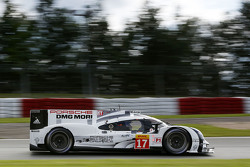#17 Porsche Team Porsche 919 Hybrid: Timo Bernhard, Mark Webber, Brendon Hartley