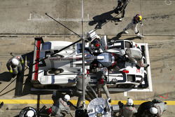 #17 Porsche Team Porsche 919 Hybrid : Timo Bernhard, Mark Webber, Brendon Hartley