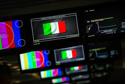 Le drapeau italien sur les écrans TV du centre média