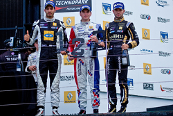 Podium : le vainqueur Tio Ellinas, le deuxième, Oliver Rowland, le troisième, Matthieu Vaxiviere