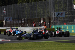 Jimmy Eriksson, Koiranen GP leads Marvin Kirchhofer, ART Grand Prix and Alex Fontana, Status Grand Prix