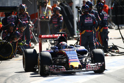 Max Verstappen, Scuderia Toro Rosso STR10 s'arrête aux stands