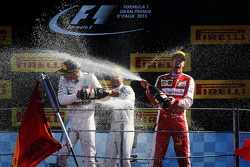 Podium: ganador, Lewis Hamilton, Mercedes AMG F1, segundo lugar, Sebastian Vettel, Ferrari, tercer l