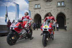 Andrea Dovizioso, Ducati Team e Andrea Iannone, Ducati Team, per le strade di San Marino