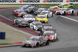 Start: Tom Blomqvist, BMW Team RBM, BMW M4 DTM, in Führung