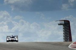 #18 Porsche Team Porsche 919 Hybrid: Romain Dumas, Neel Jani, Marc Lieb