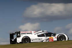 #17 Porsche Team Porsche 919 Hybrid: Timo Bernhard, Mark Webber, Brendon Hartley