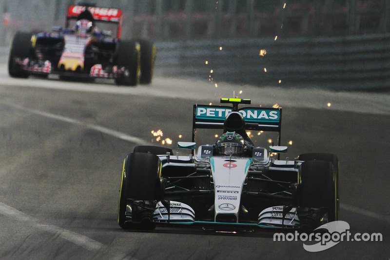 Nico Rosberg, Mercedes AMG F1 W06, mit Funkenflug