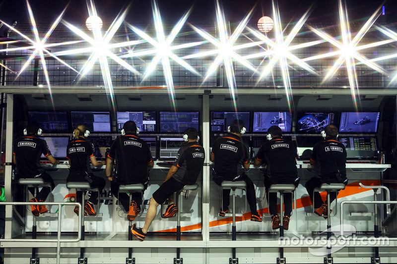 Sahara Force India F1 Team pit pórtico