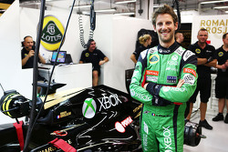 Romain Grosjean, Lotus F1 Team en un traje overol de Xbox