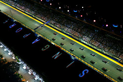 Старт: Себастьян Феттель, Ferrari SF15-T лідирує