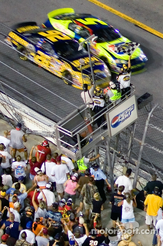 Daytona 2007: Jamie McMurray und Kyle Busch