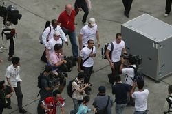 Lewis Hamilton, McLaren Mercedes deja el circuito