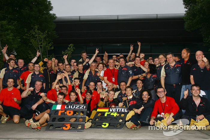Scuderia Toro Rosso, Sebastian Vettel y Vitantonio Liuzzi Scuderia Toro Rosso terminó 4 º y 6 º resp