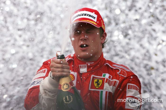 Kimi Räikkönen se proclama campeón del mundo en Brasil