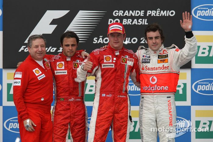 Podio: ganador de la carrera y campeón del mundo 2007 Kimi Raikkonen, segundo lugar Felipe Massa, tercer lugar Fernando Alonso y Jean Todt