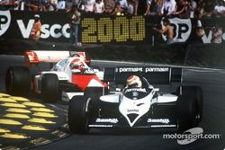 Nelson Piquet leads Niki Lauda