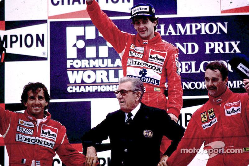 Podium: El ganador de la carrera, Ayrton Senna con Alain Prost y Nigel Mansell