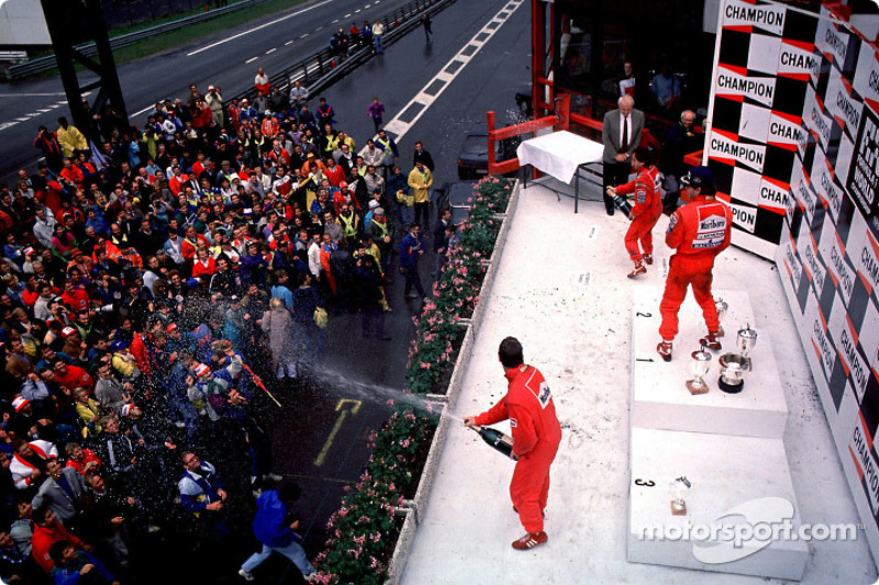 Pódio: vencedor Ayrton Senna com Alain Prost e Nigel Mansell