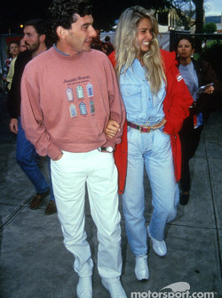 Ayrton Senna con su novia Adriane Galisteu