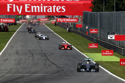 Inicio: Lewis Hamilton, Mercedes AMG F1 W06 lider