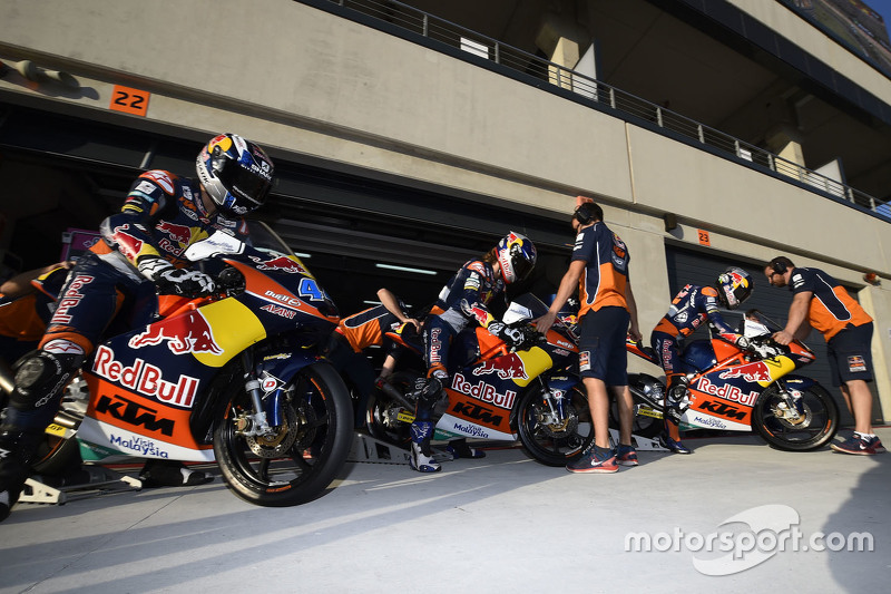 Miguel Oliveira, Red Bull KTM Ajo, Karel Hanika, Red Bull KTM Ajo et Brad Binder, Red Bull KTM Ajo