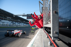 Феликс Розенквист, Prema Powerteam Dallara F312 - Mercedes-Benz побеждает в гонке и становится чемпи